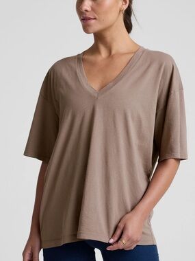 Beyond Yoga Oversized V-neck Cotton Tee in birch heather L